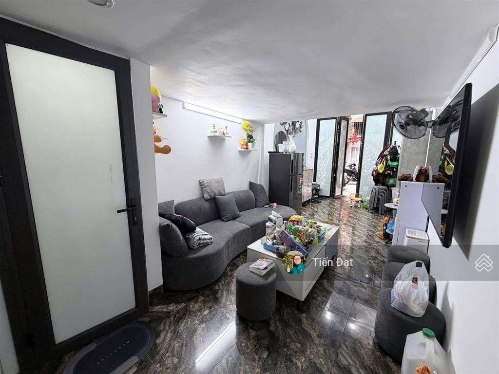 Bán nhà nguyên hồng 30m25 tầng
thang máy xịn  ngõ thông ba gác tránh  nhà đẹp ở luôn giá 10,5 tỷ