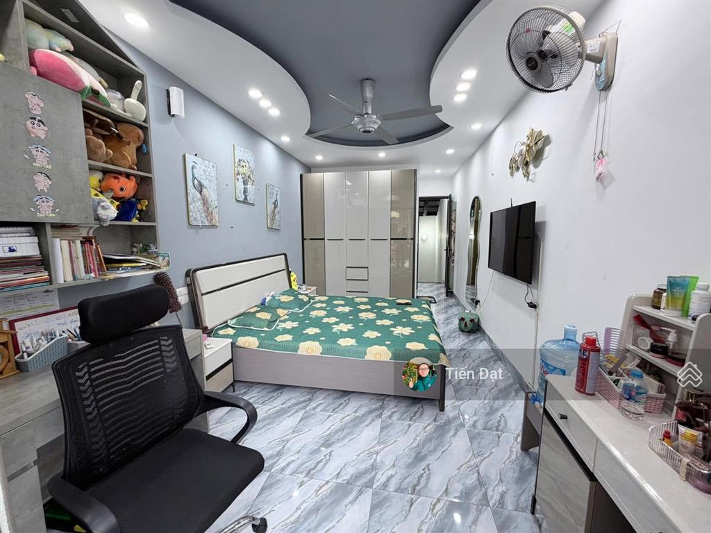 Bán nhà nguyên hồng 30m25 tầng
thang máy xịn  ngõ thông ba gác tránh  nhà đẹp ở luôn giá 10,5 tỷ