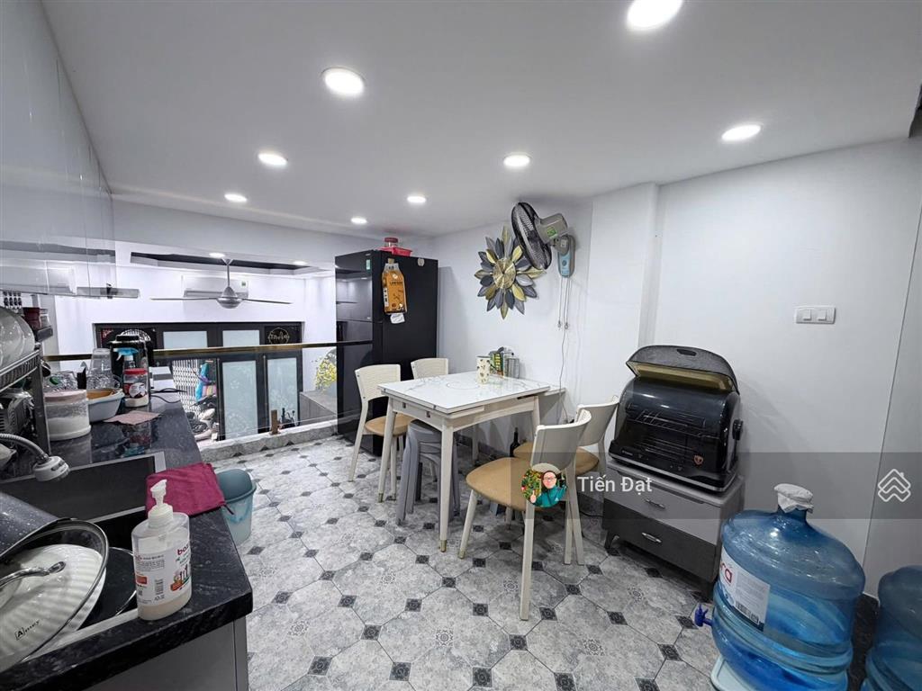 Bán nhà nguyên hồng 30m25 tầng
thang máy xịn  ngõ thông ba gác tránh  nhà đẹp ở luôn giá 10,5 tỷ