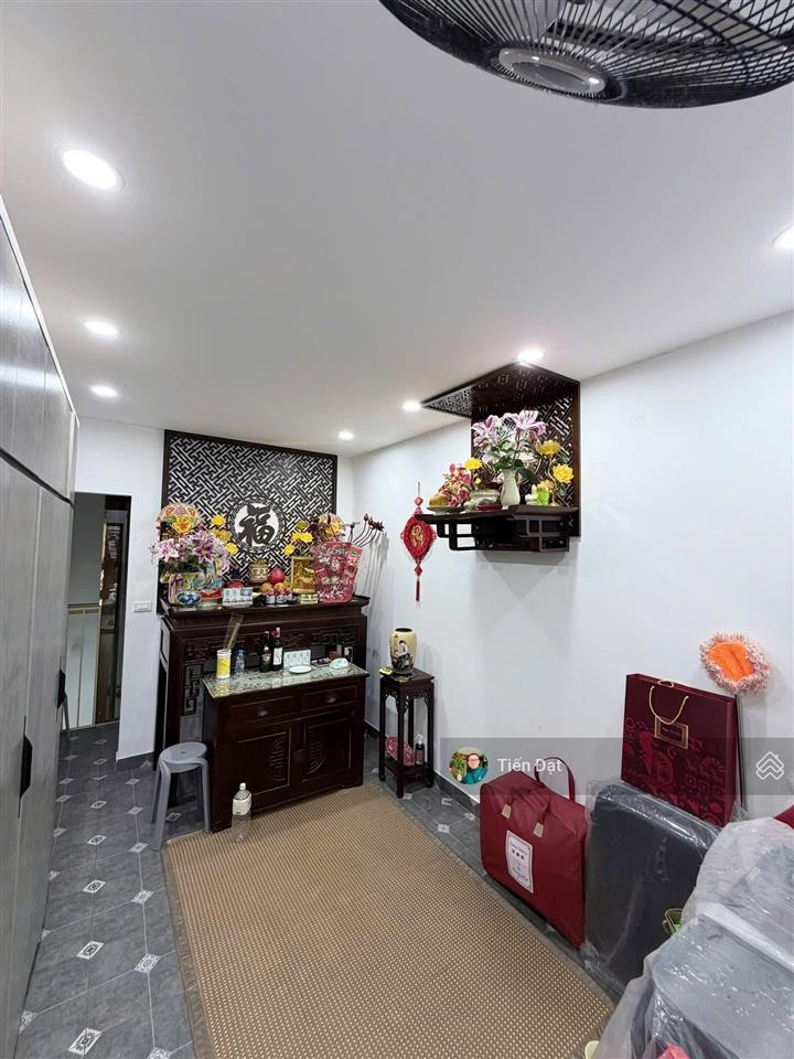 Bán nhà nguyên hồng 30m25 tầng
thang máy xịn  ngõ thông ba gác tránh  nhà đẹp ở luôn giá 10,5 tỷ