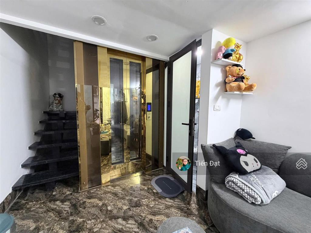 Bán nhà nguyên hồng 30m25 tầng
thang máy xịn  ngõ thông ba gác tránh  nhà đẹp ở luôn giá 10,5 tỷ