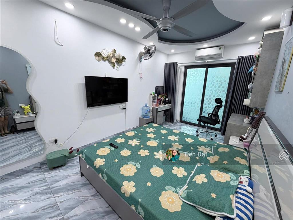 Bán nhà nguyên hồng 30m25 tầng
thang máy xịn  ngõ thông ba gác tránh  nhà đẹp ở luôn giá 10,5 tỷ