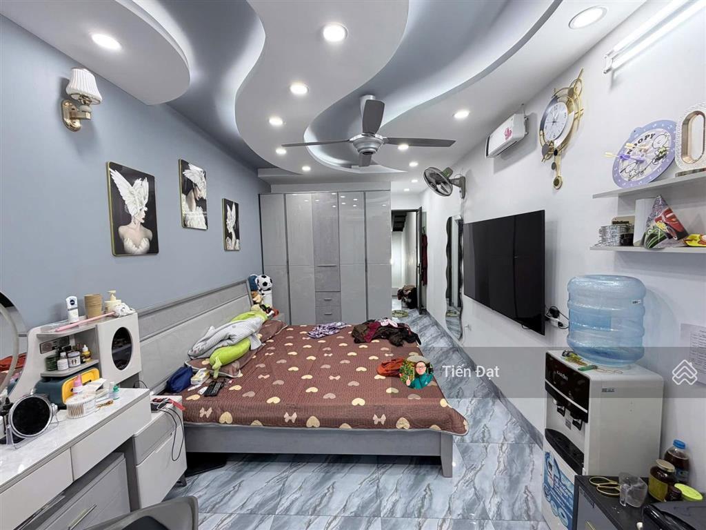 Bán nhà nguyên hồng 30m25 tầng
thang máy xịn  ngõ thông ba gác tránh  nhà đẹp ở luôn giá 10,5 tỷ