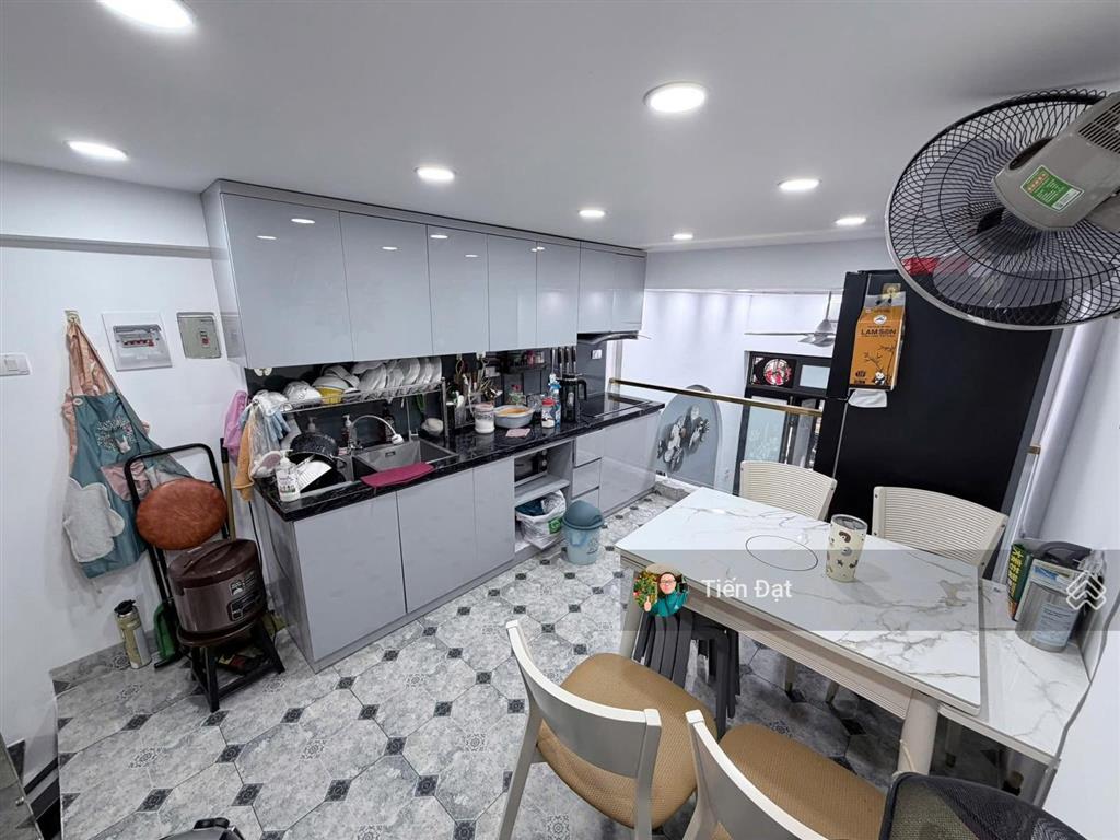 Bán nhà nguyên hồng 30m25 tầng
thang máy xịn  ngõ thông ba gác tránh  nhà đẹp ở luôn giá 10,5 tỷ