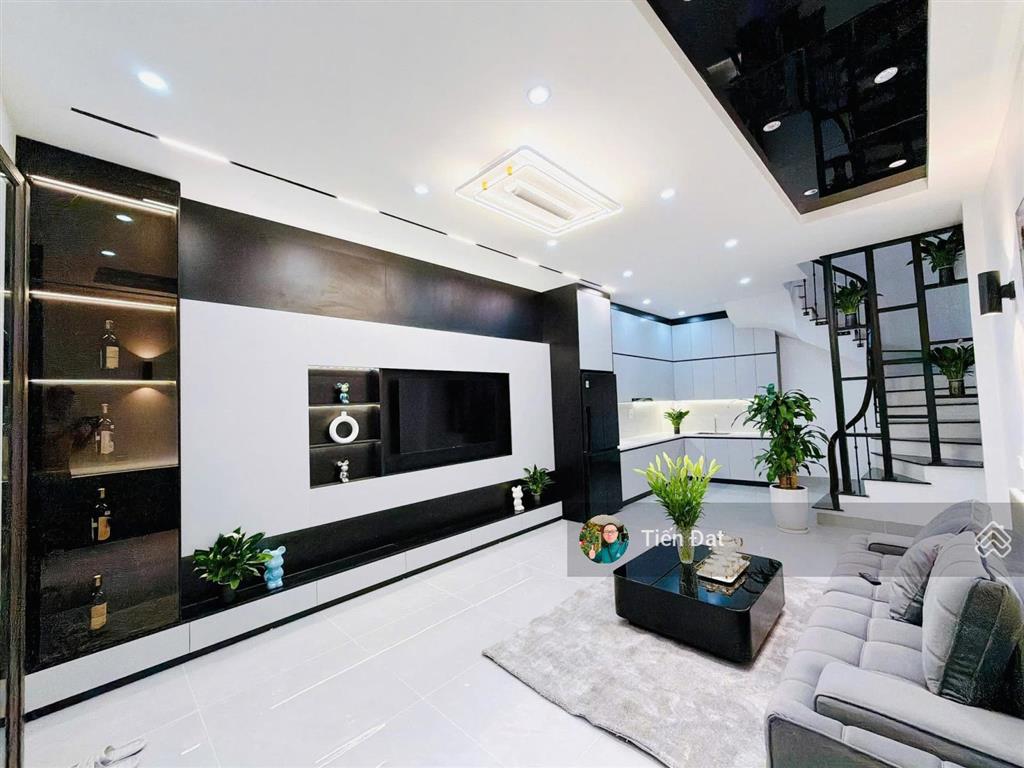 Bán nhà đường thịnh quang thái thịnh, 36m2, nhà 4t, mặt tiền 3,8m, giá 9,5 tỷ,3pn full nội thất xịn
