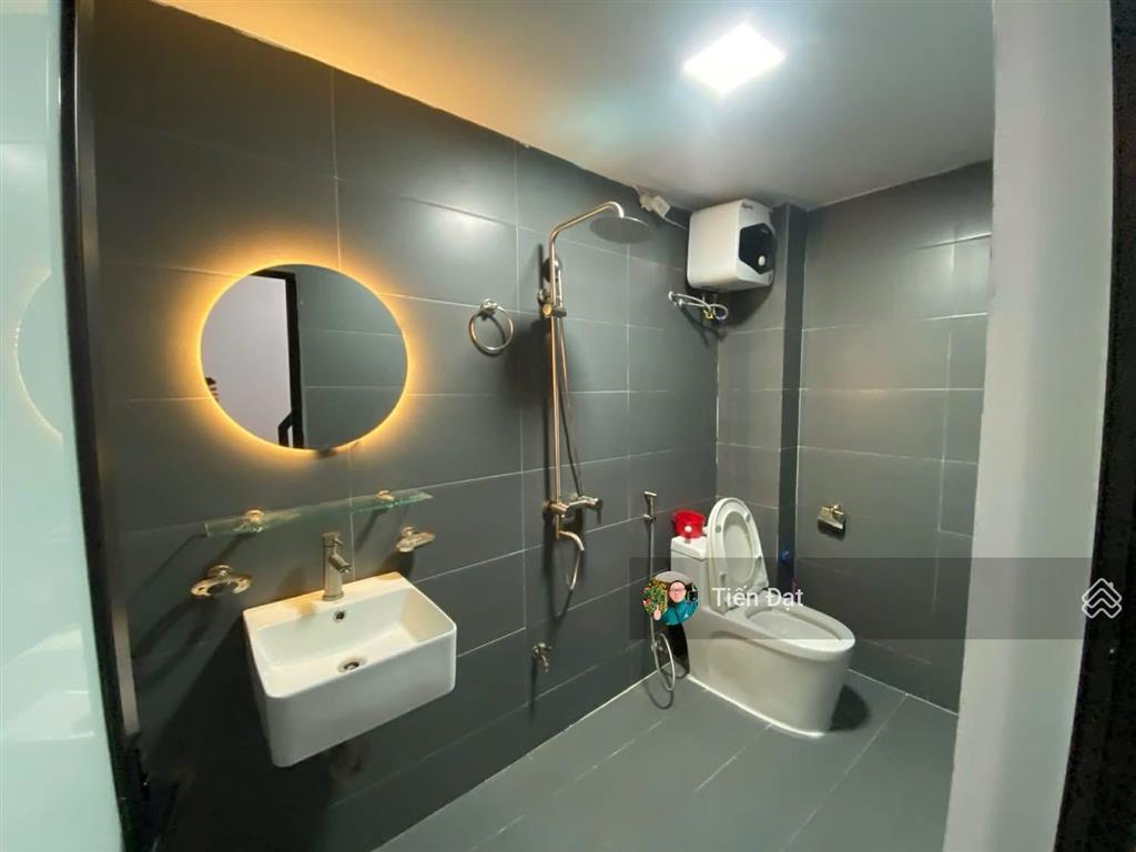 Bán nhà khâm thiên đống đa  full nội thất ngõ rộng sát phố sân để xe 38m2 5 tầng giá 9,85 tỷ.
