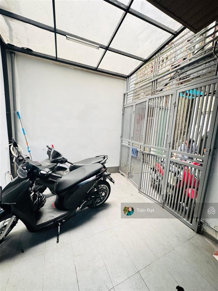 Bán nhà khâm thiên đống đa  full nội thất ngõ rộng sát phố sân để xe 38m2 5 tầng giá 9,85 tỷ.