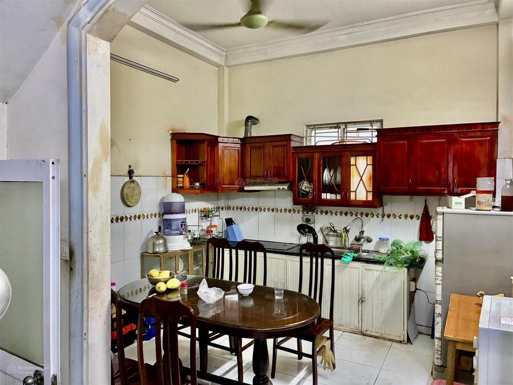 Bán nhà phố chùa láng đống đa  42 m2 t14 tầng  ô tô đỗ cửa  2 thoáng  dân xây  giá 12,5 tỷ tl