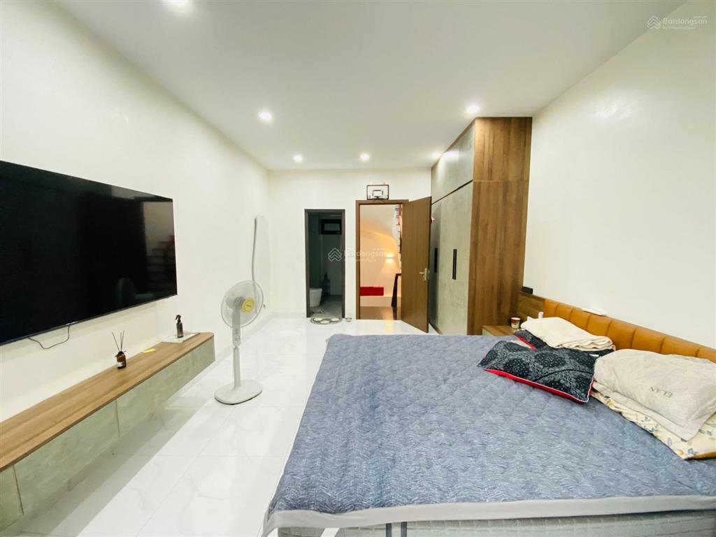 Bán nhà mới đường láng, 39m 5 tầng thiết kế hiện đại ở ngay, full nội thất, giá 11,5 tỷ