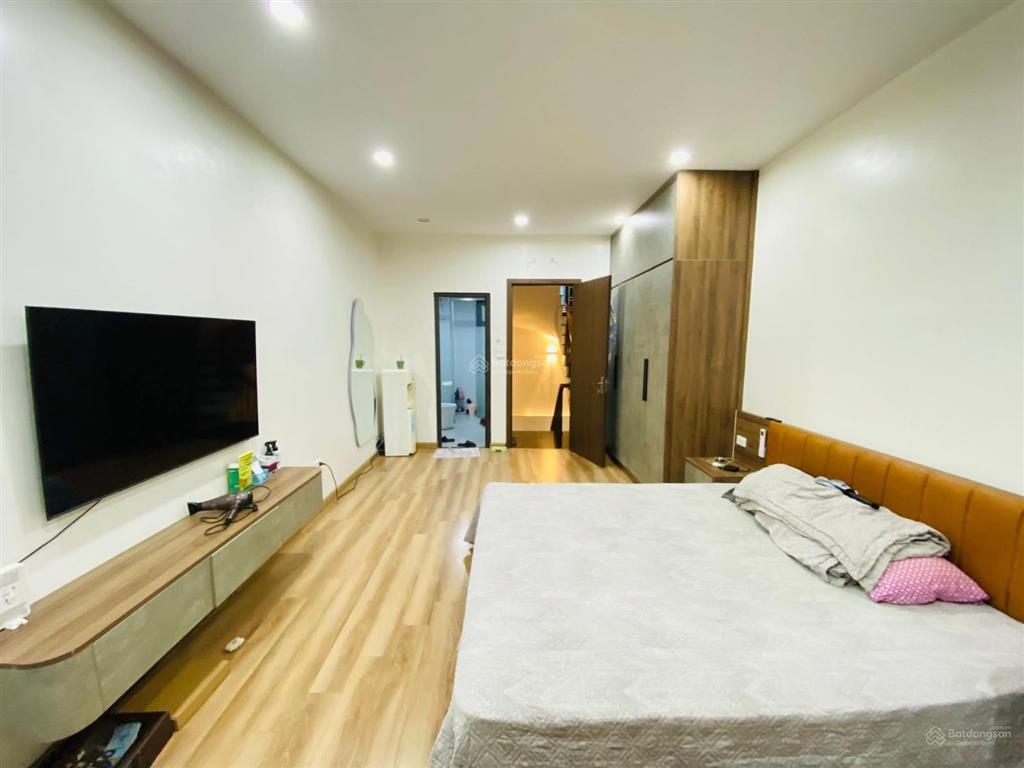 Bán nhà mới đường láng, 39m 5 tầng thiết kế hiện đại ở ngay, full nội thất, giá 11,5 tỷ