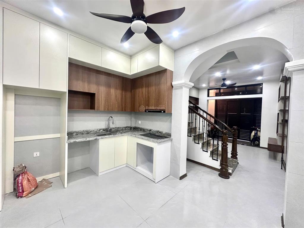 Bán nhà tam khương tôn thât tùng đống đa 43m2x5t 6 ngủ  3 thoáng kcbt  full đồ  giá 12 tỷ.