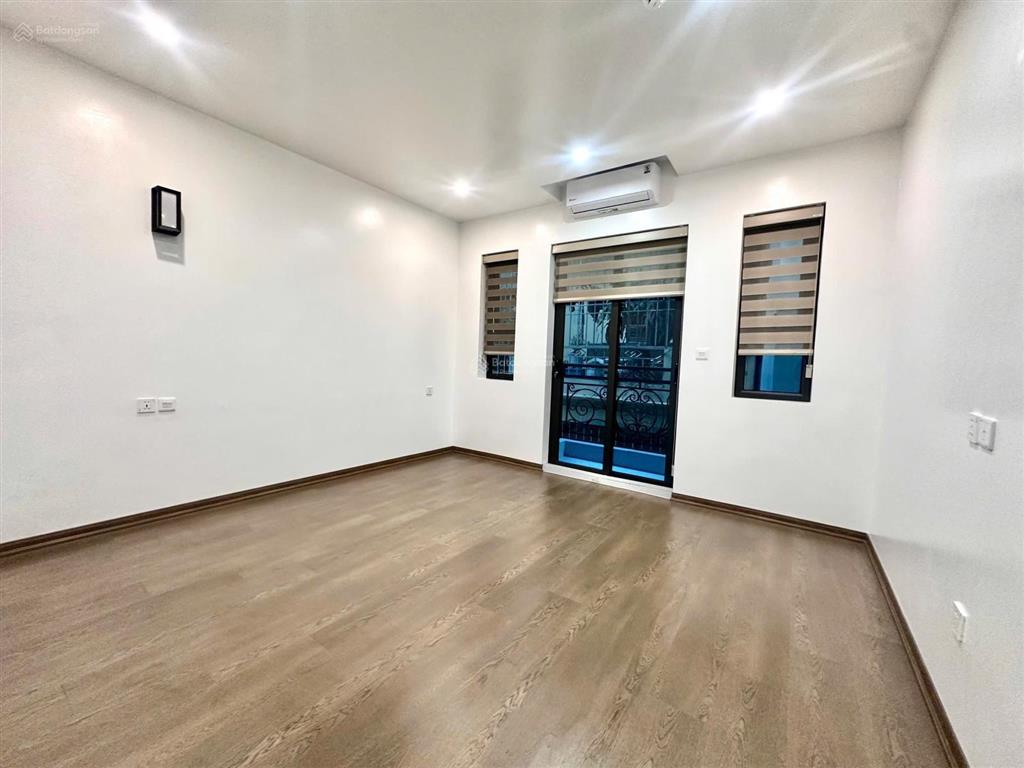 Bán nhà tam khương tôn thât tùng đống đa 43m2x5t 6 ngủ  3 thoáng kcbt  full đồ  giá 12 tỷ.