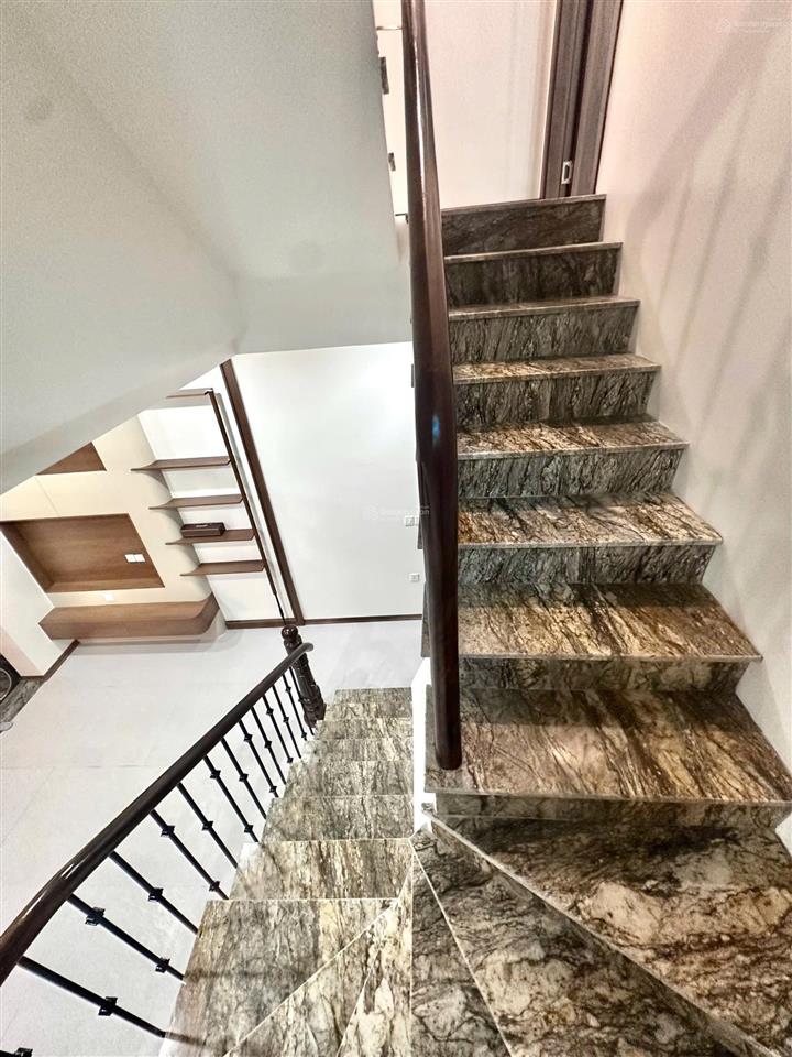 Bán nhà tam khương tôn thât tùng đống đa 43m2x5t 6 ngủ  3 thoáng kcbt  full đồ  giá 12 tỷ.