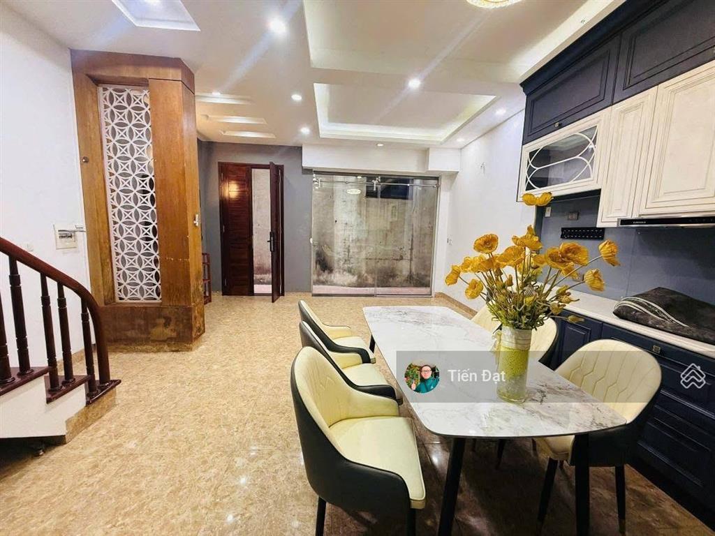 Bán nhà phố hồ đắc di đống đa42m x 6 tầng 30m ra ô tô dân xây mtx5,3m  giá 12,2 tỷ  a đạt