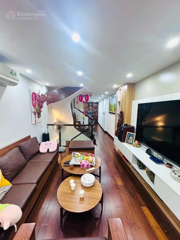 Bán nhà phố giang văn minh ba đình 45m, 5 tầng, mặt tiền 3.5m,giá 10,7 tỷ, xem  a đạt 0987 396 ***