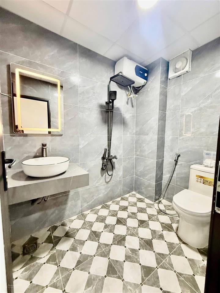 Bán nhà phố khâm thiên, trung tâm đống đa dt 23mx5t, full nội thất, 40m ra phố giá 5,96 tỷ  a đạt