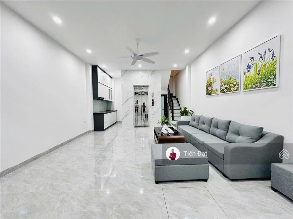 Bán nhà ngọc hà hoàng hoa thám, nhà mới tinh, thang máy xịn, nội thất đầy đủ ở ngay giá 11,7 tỷ