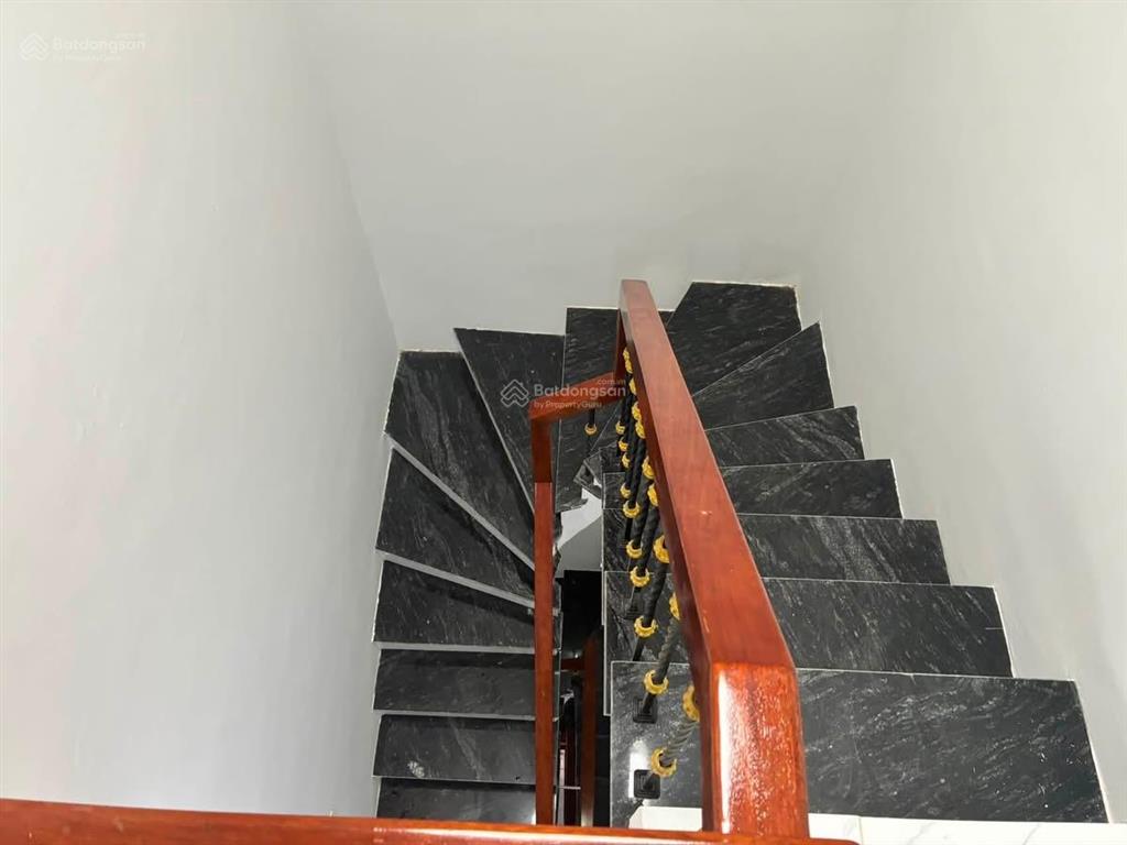 Bán nhà nguyễn khánh toàn 35m2 x 5 tầng  dân xây  cầu giấy  chủ thiện chí bán giá 8,85 tỷ có tl