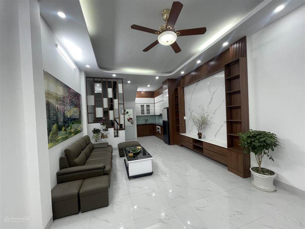 Bán nhà nguyễn đình hoàn ngã tư hoàng quốc việt, lạc long quân, 45m2 x 4 tầng full nội, giá 11,7 tỷ