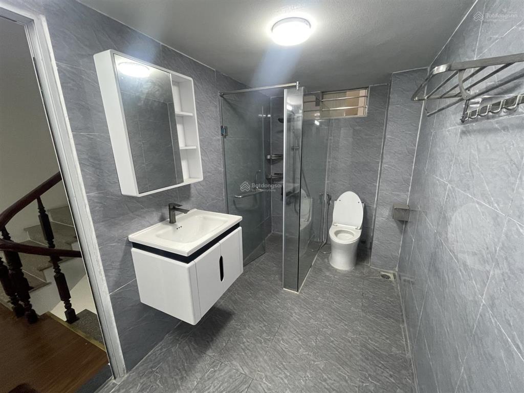 Bán nhà nguyễn đình hoàn ngã tư hoàng quốc việt, lạc long quân, 45m2 x 4 tầng full nội, giá 11,7 tỷ