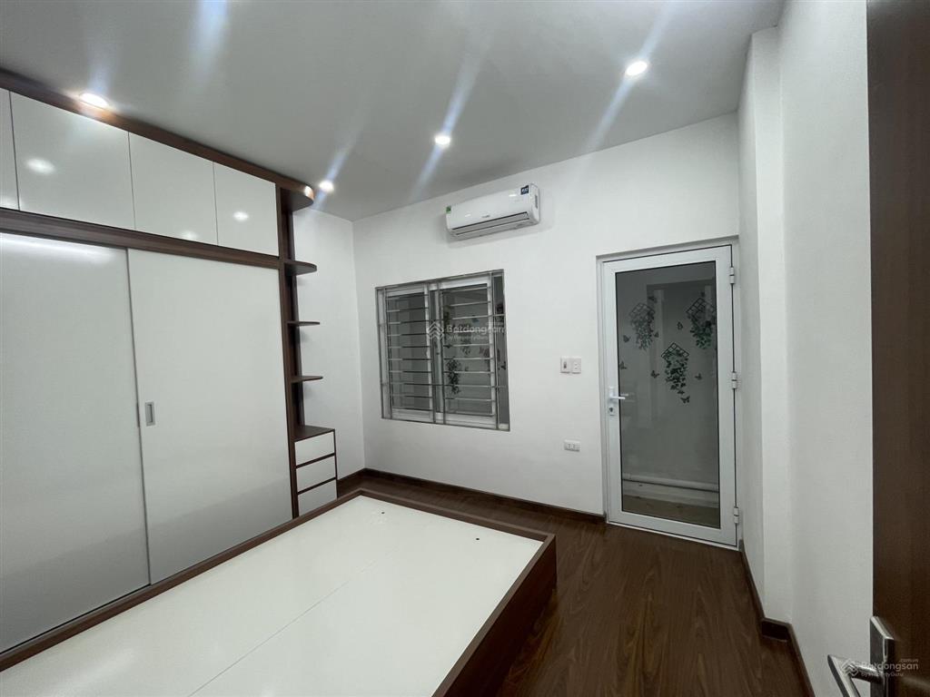 Bán nhà nguyễn đình hoàn ngã tư hoàng quốc việt, lạc long quân, 45m2 x 4 tầng full nội, giá 11,7 tỷ