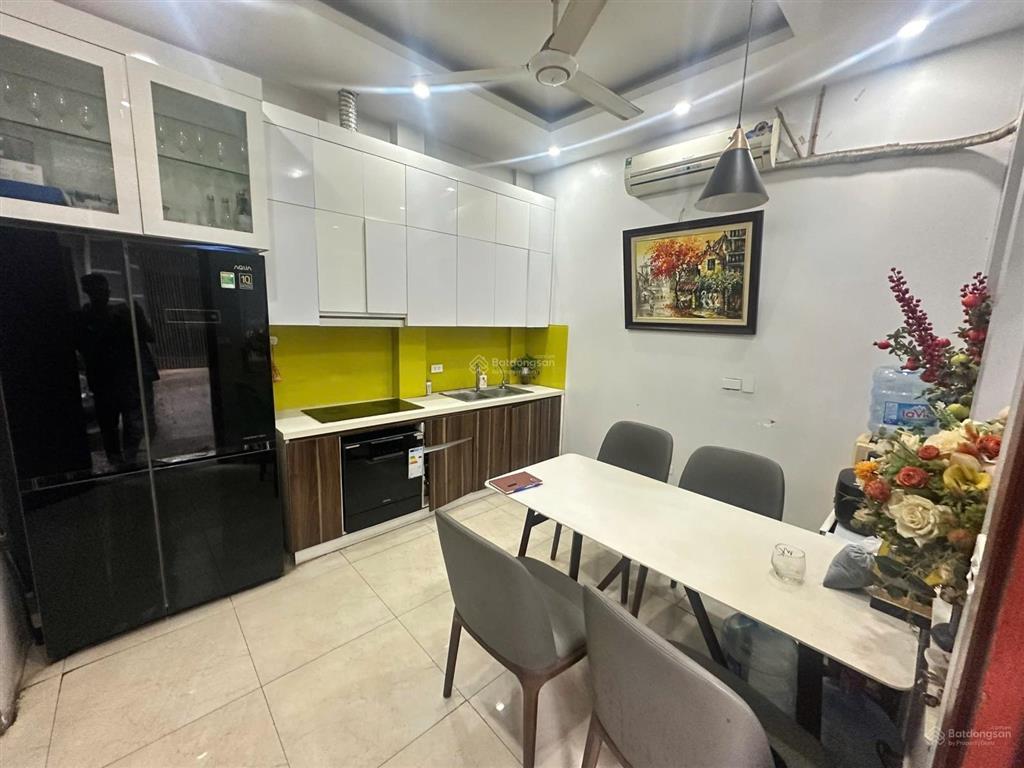 Bán nhà phân lô phạm tuấn tài, ô tô, vỉa hè, dt 31,4m2, lô góc, nhà dân 4 tầng, giá 15,5 tỷ có tl