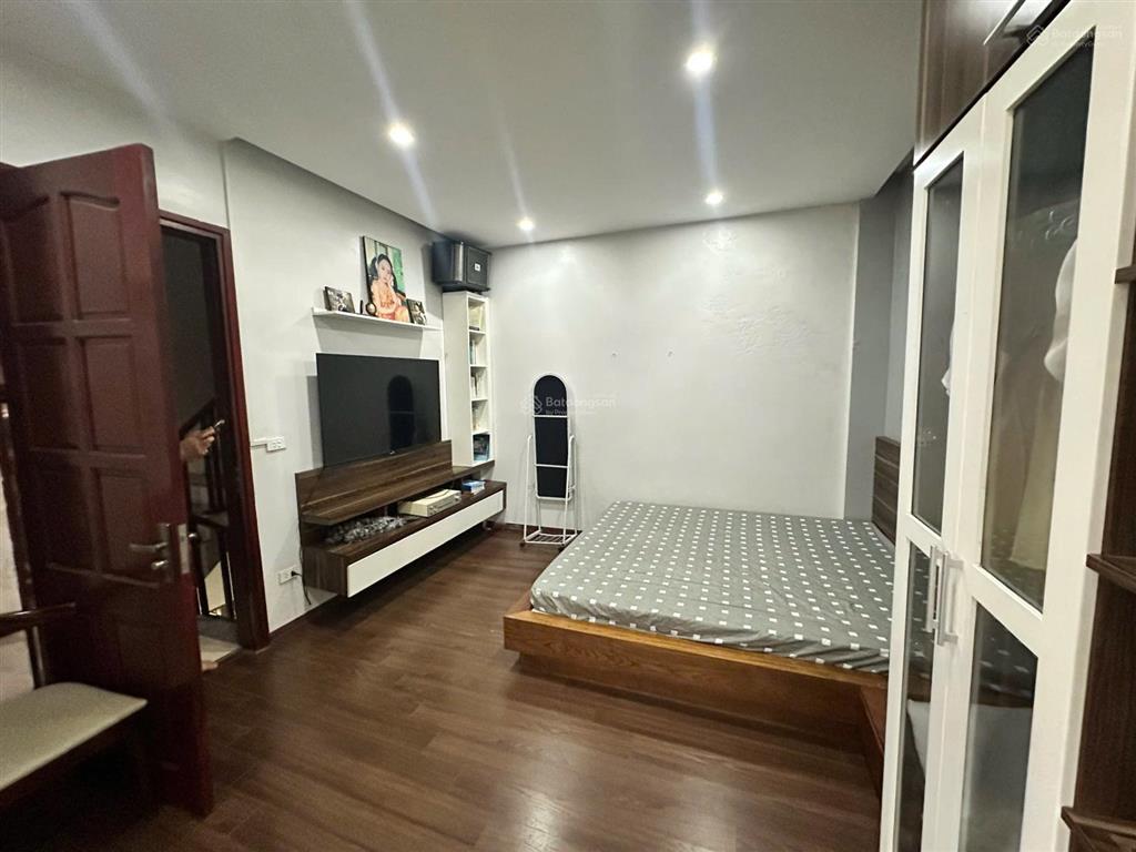 Bán nhà phân lô phạm tuấn tài, ô tô, vỉa hè, dt 31,4m2, lô góc, nhà dân 4 tầng giá 16,3 tỷ có tl