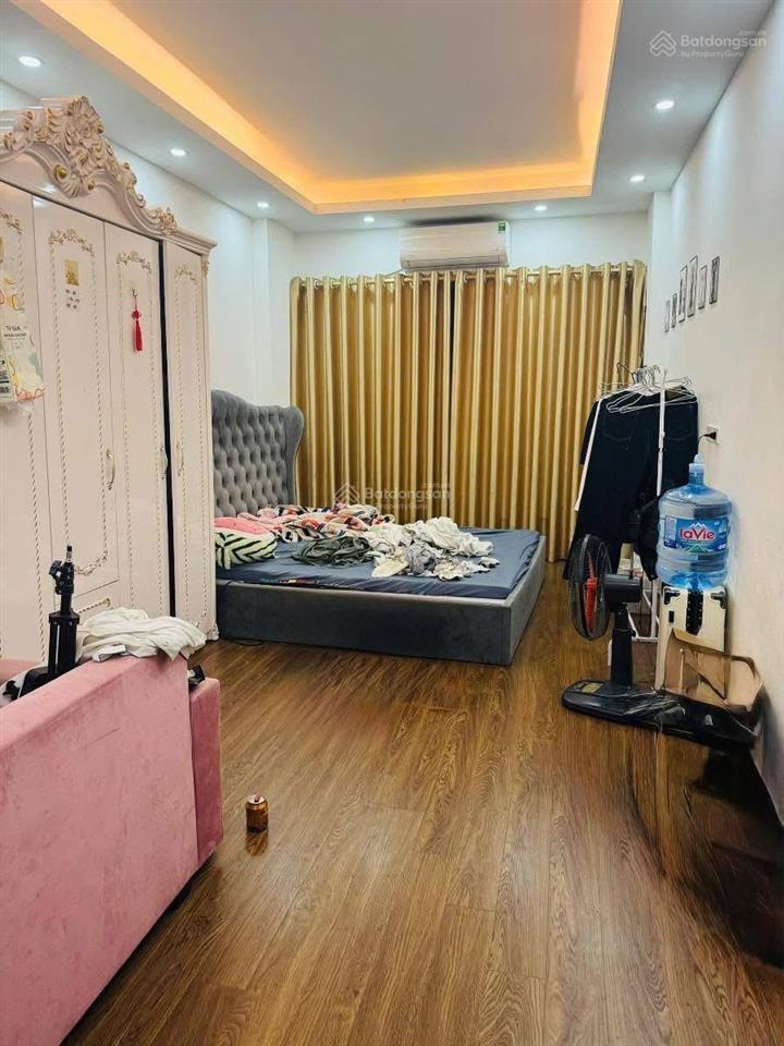 Bán nhà đê la thành, đống đa, 30,8m2, nhà 5 tầng, ngõ thông, ô tô 10m, full nội thất giá 9,3 tỷ.