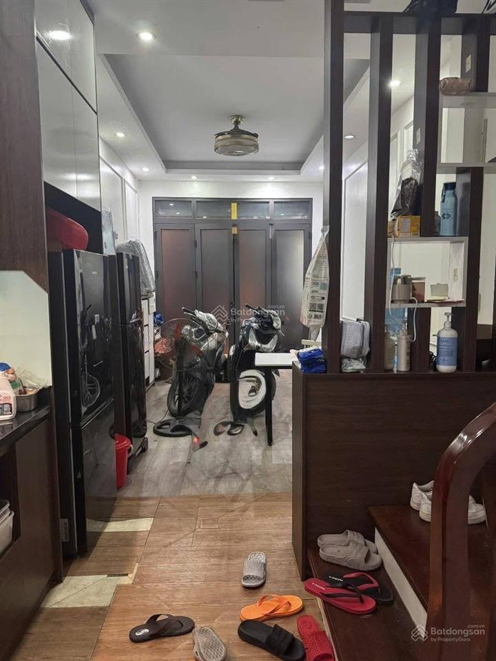 Bán nhà đê la thành, đống đa, 30,8m2, nhà 5 tầng, ngõ thông, ô tô 10m, full nội thất giá 9,3 tỷ.