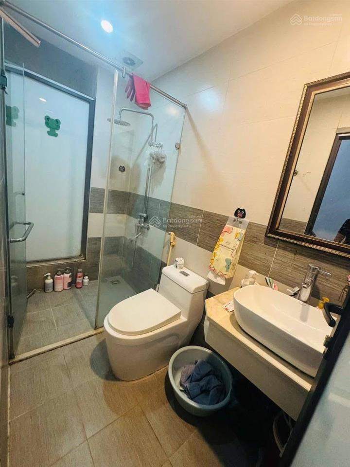 Bán nhà đê la thành, đống đa, 30,8m2, nhà 5 tầng, ngõ thông, ô tô 10m, full nội thất giá 9,3 tỷ.