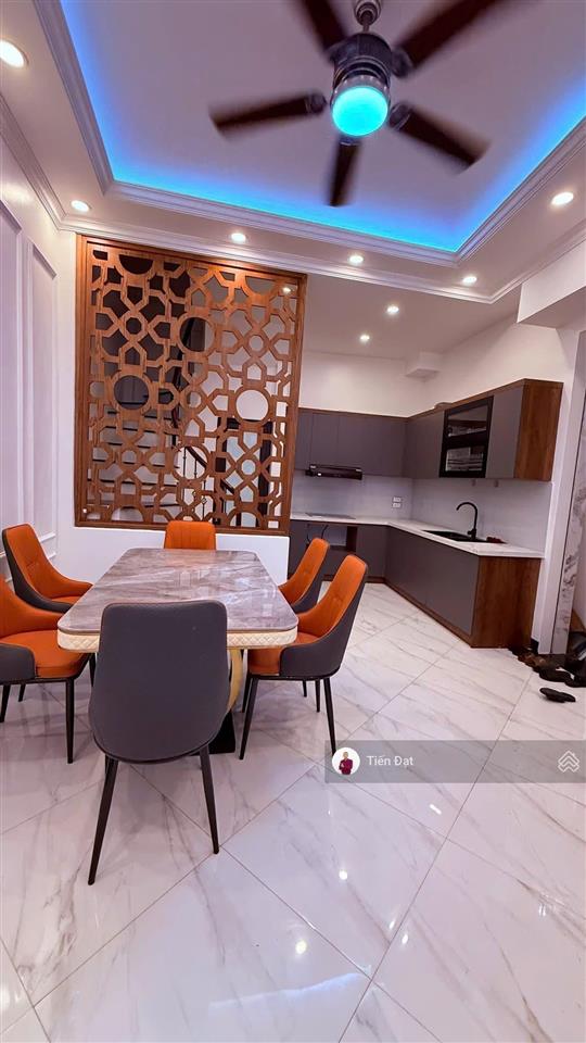 Bán nhà phố văn cao thông ra hoàng hoa thám, trung tâm ba đình, nhà mới đẹp ở ngay, sát hồ tây