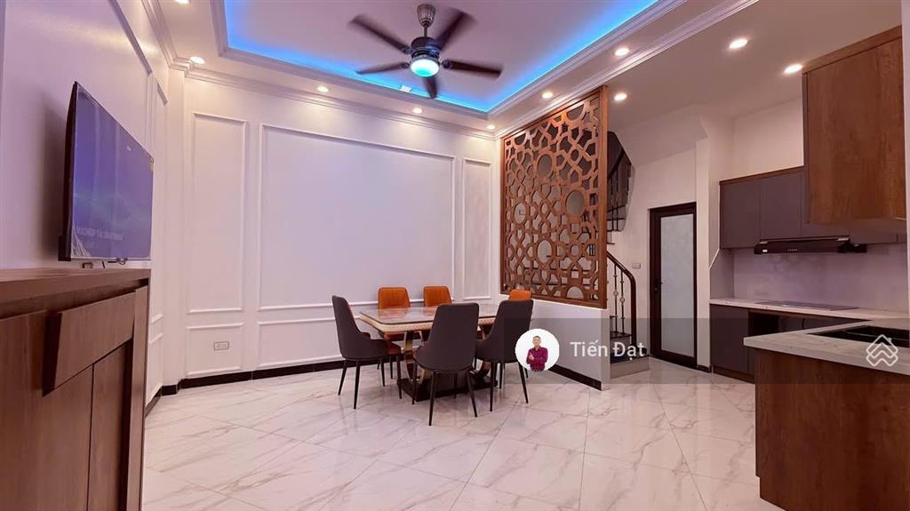 Bán nhà phố văn cao thông ra hoàng hoa thám, trung tâm ba đình, nhà mới đẹp ở ngay, sát hồ tây