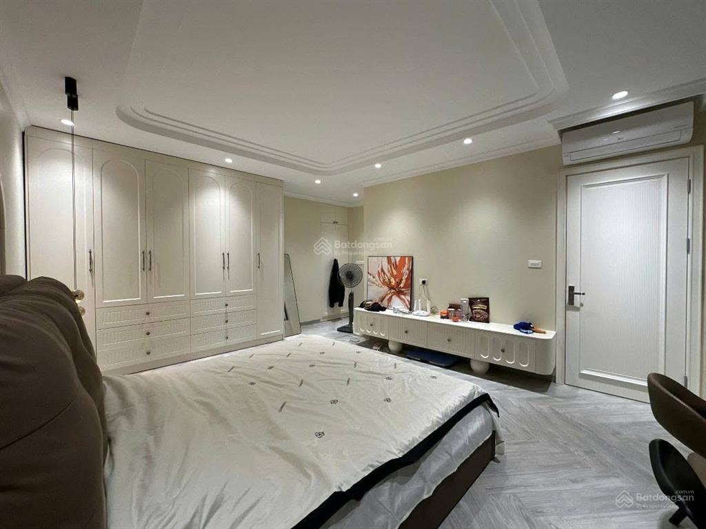 Bán nhà phố triệu việt vương, 50m2, nhà 6 tầng thang máy, full nội thất, nhà mới giá 21,8 tỷ