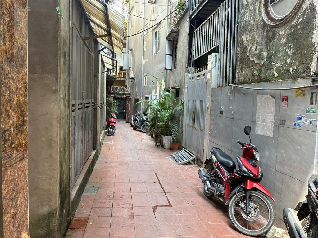 Bán nhà ngọc khánh, 33m2, nhà 5 tầng, full nội thất, lô góc 2 thoáng gần hồ, giá 9,7 tỷ có tl
