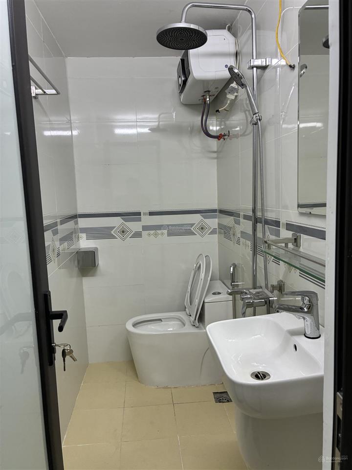 Bán nhà ngọc khánh, 33m2, nhà 5 tầng, full nội thất, lô góc 2 thoáng gần hồ, giá 9,7 tỷ có tl