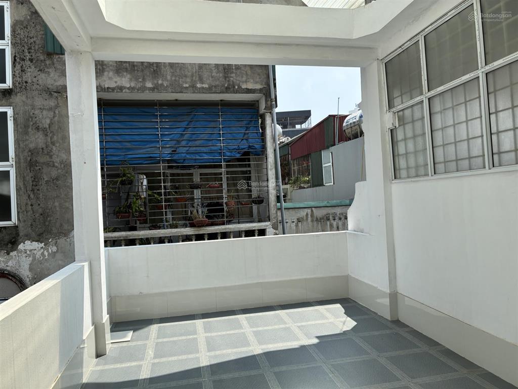 Bán nhà ngọc khánh, 33m2, nhà 5 tầng, full nội thất, lô góc 2 thoáng gần hồ, giá 9,7 tỷ có tl