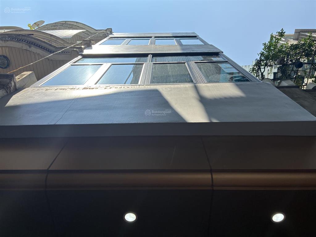 Bán nhà ngọc khánh, 33m2, nhà 5 tầng, full nội thất, lô góc 2 thoáng gần hồ, giá 9,7 tỷ có tl