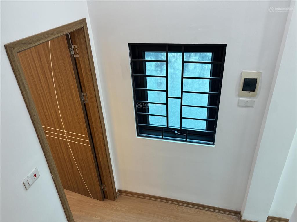 Bán nhà ngọc khánh, 33m2, nhà 5 tầng, full nội thất, lô góc 2 thoáng gần hồ, giá 9,7 tỷ có tl