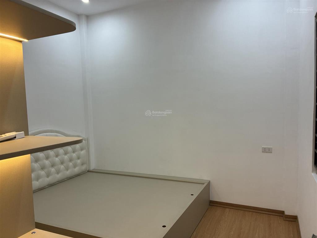 Bán nhà ngọc khánh, 33m2, nhà 5 tầng, full nội thất, lô góc 2 thoáng gần hồ, giá 9,7 tỷ có tl