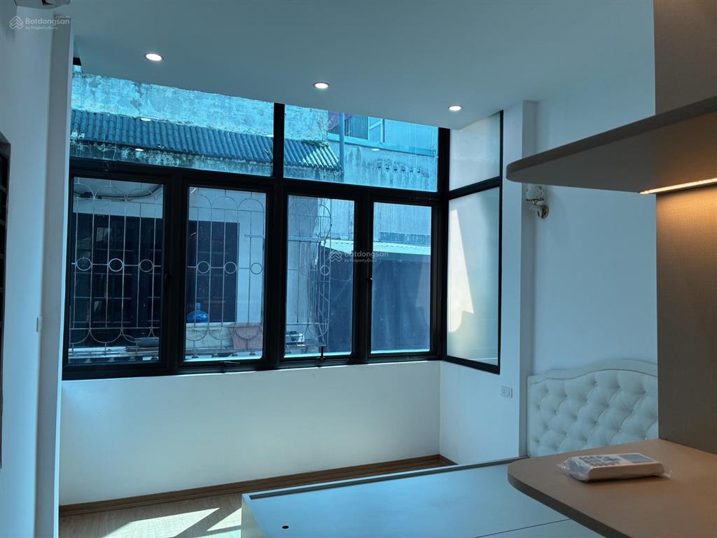 Bán nhà ngọc khánh, 33m2, nhà 5 tầng, full nội thất, lô góc 2 thoáng gần hồ, giá 9,7 tỷ có tl