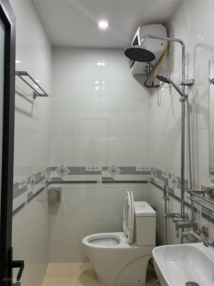 Bán nhà ngọc khánh, 33m2, nhà 5 tầng, full nội thất, lô góc 2 thoáng gần hồ, giá 9,7 tỷ có tl