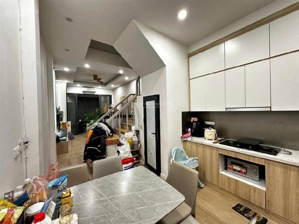 Bán nhà võng thị, 42m2, nhà 4 tầng 4pn, ngõ thông, nhà dân, sổ vuông giá 10,4 tỷ có thương lượng.