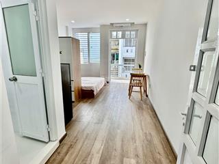 Cho thuê chdv 40m2 ở hoa hồng q. phú nhuận full nội thất có ban công gần khu phan xích long