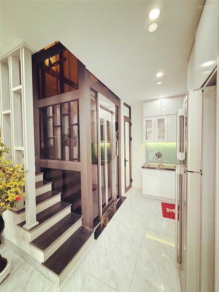 Mình chính chủ cần bán căn nhà giải phóng 36m2, 6 tầng, thang máy, ô tô con đỗ cửa. giá 8.75 tỷ