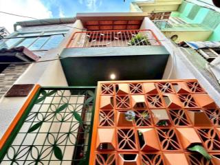 Chỉ 5,5 tỷ  sổ 31,8 m²  sát mặt tiền trường sa  nhà đẹp 3pn 2wc  full nội thất