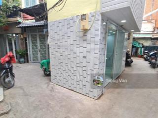 Chỉ 1,75 tỷ  nhà bến vân đồn sổ hồng riêng  3 tầng 2pn 2wc