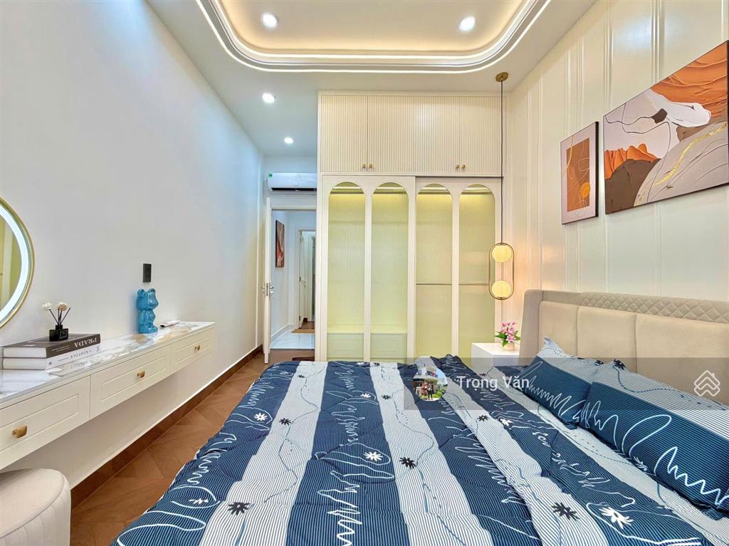 Hẻm 4m sát mặt tiền khu phan xích long  nhà đẹp 4 tầng 4pn. chỉ 7,6 tỷ