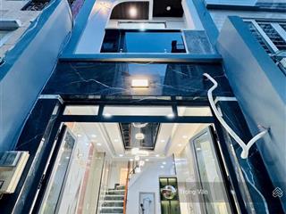 Siêu phẩm 4 tầng lung linh  hẻm 4m sát cầu calmette đi bộ qua q1. chỉ 5 tỷ 590