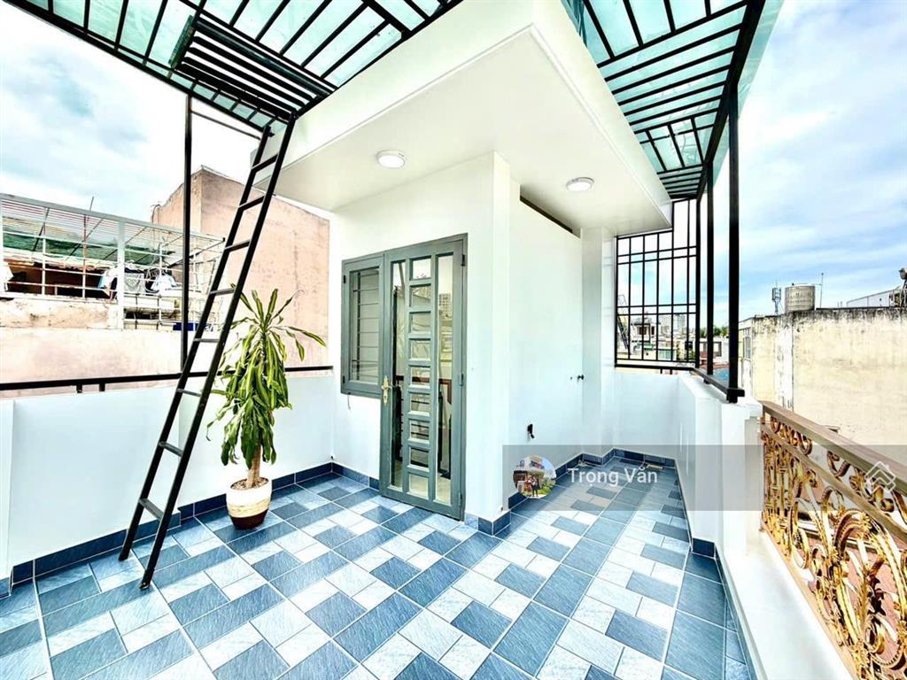 Chỉ 4,79 tỷ  hẻm trước nhà 4,5m  không lộ giới  nhà 4 tầng btct lung linh