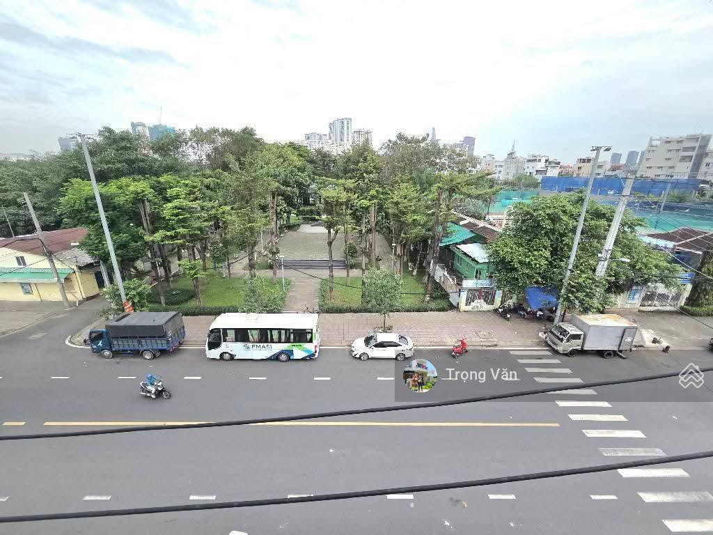 Mặt tiền ngay vĩnh hội  view công viên  nhà 4 tầng  sổ 71,3m². chỉ 16 tỷ